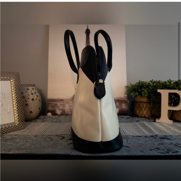 ⚜️ BurberryS White and Navy 2-Way ⚜️ - Picture 3 of 14